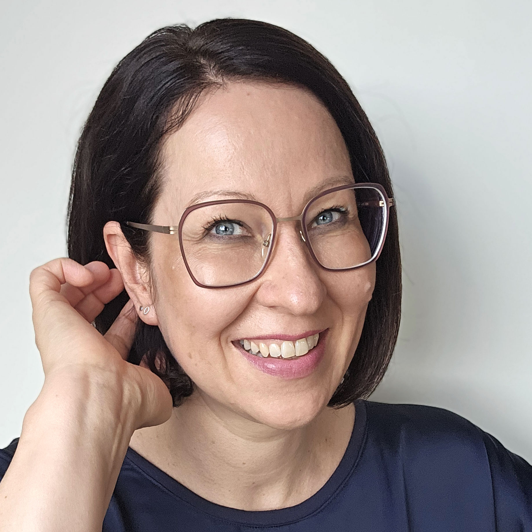 Verena Stengel gestikuliert mit den Händen