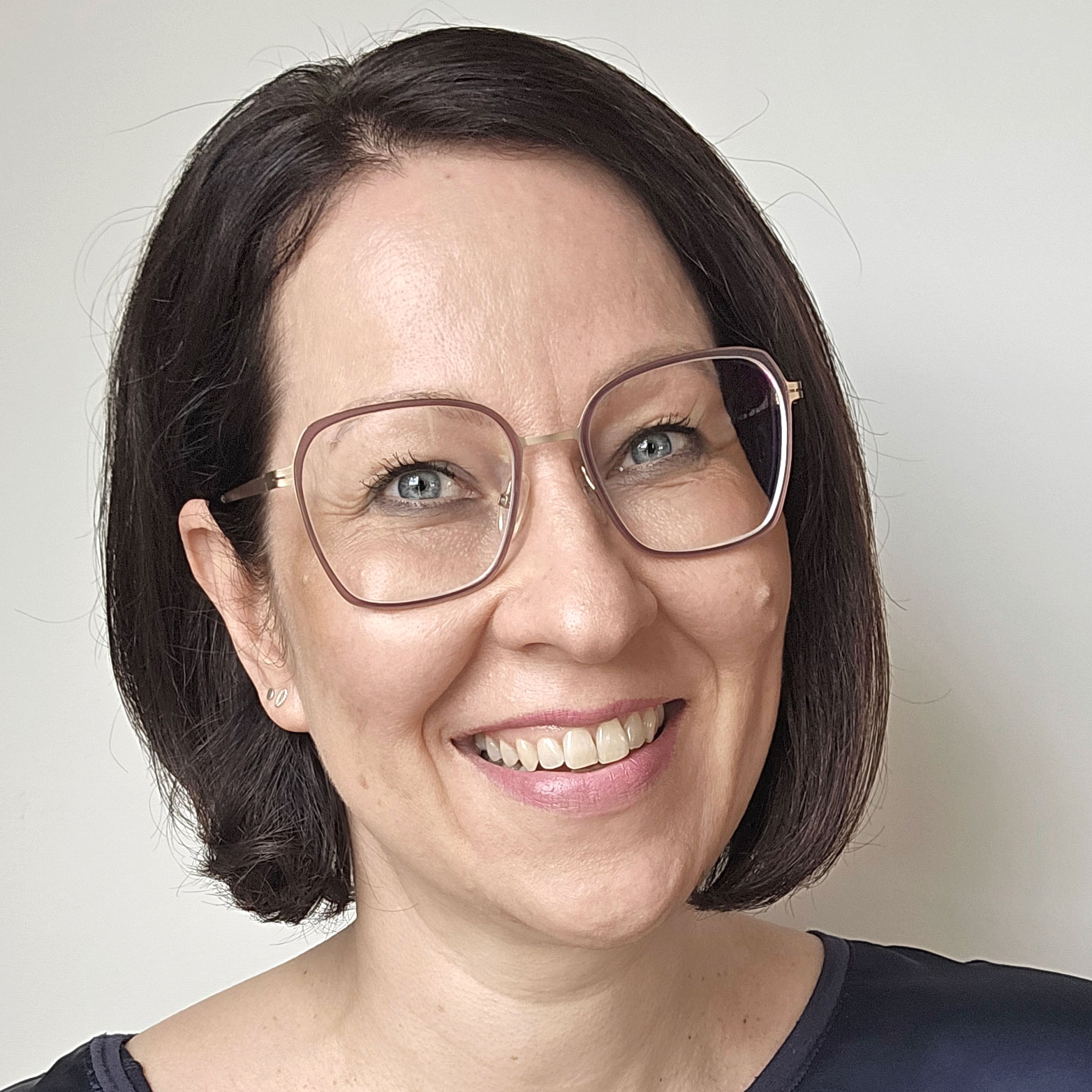 Verena Stengel gestikuliert mit den Händen