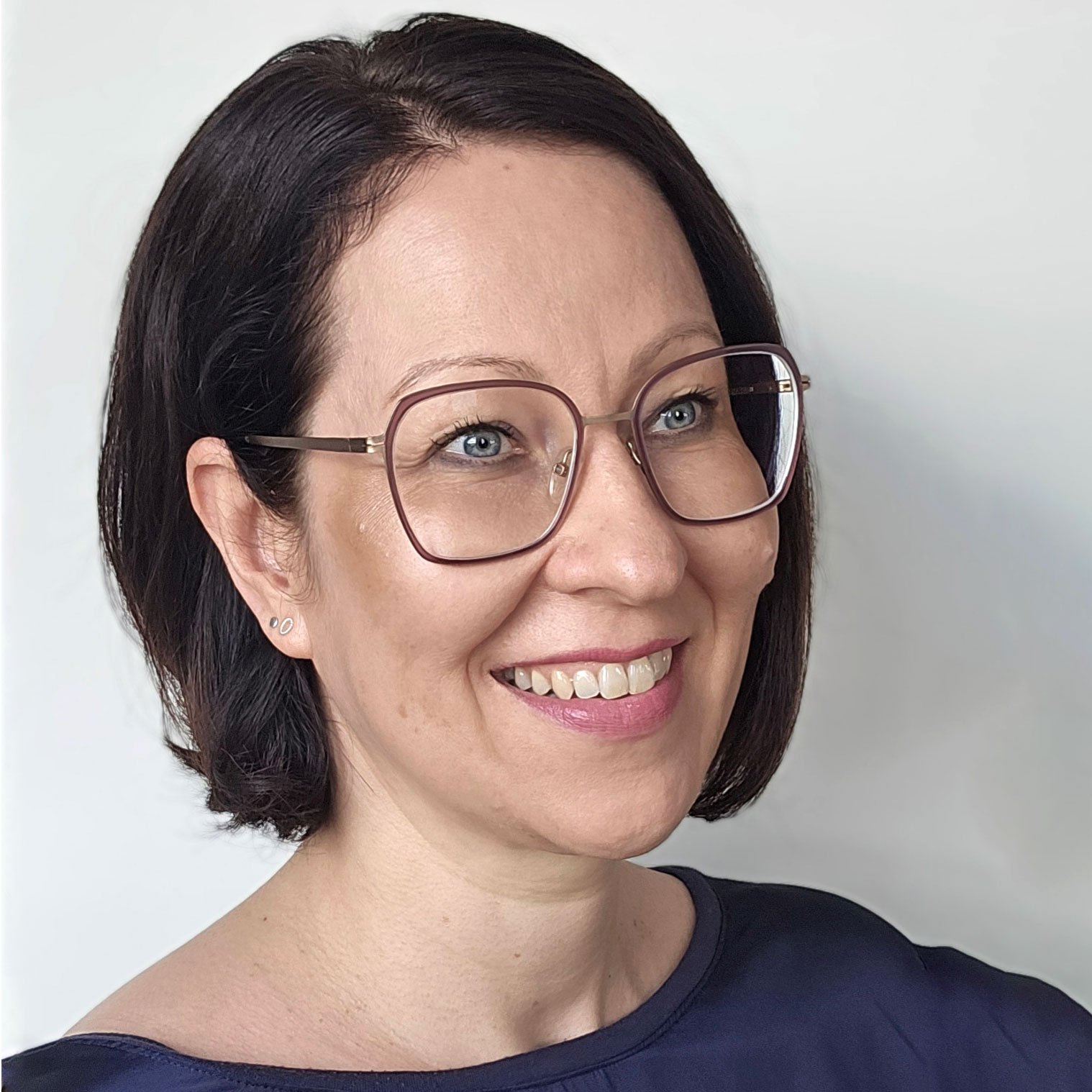 Verena Stengel gestikuliert mit den Händen
